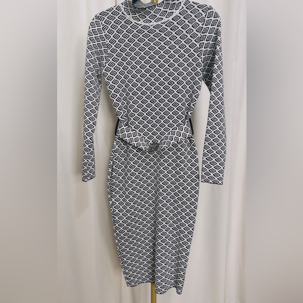 NWOT-Crew neck midi dress